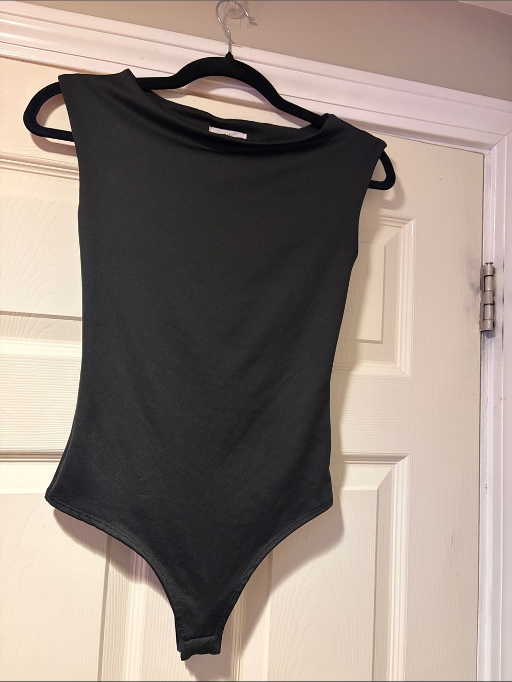 Sleeveless Boatneck Smooth Bodysuit – in Black XS